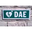 Plaque de signalisation extérieure pour défibrillateur
